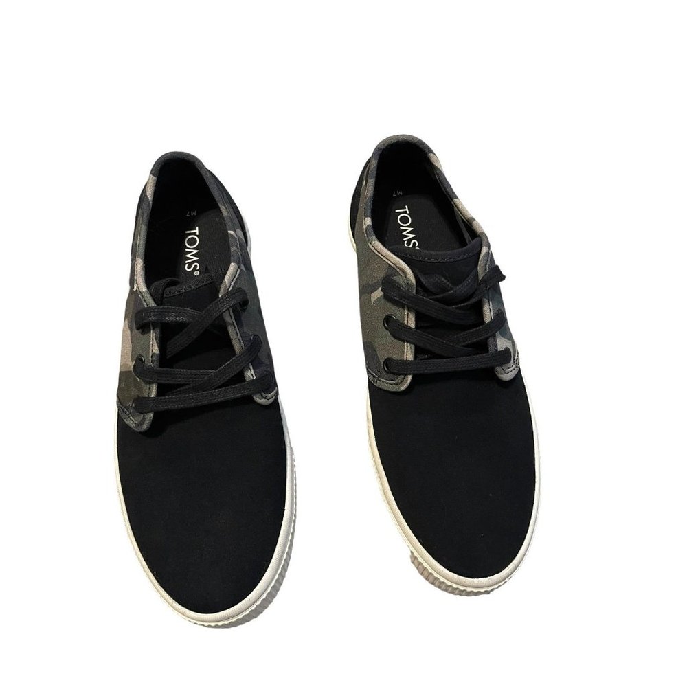 mens‎ TOMS lace up sneakers sz7  BagS810